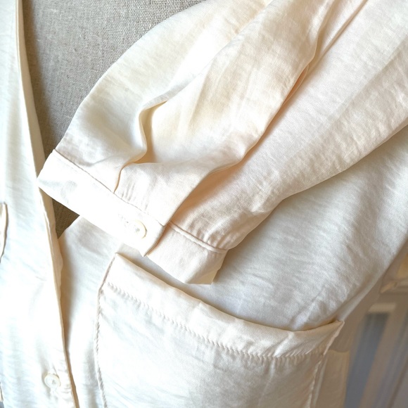 Forever21 Long Sleeve V-neck HiLo Cream Blouse - Picture 6 of 7